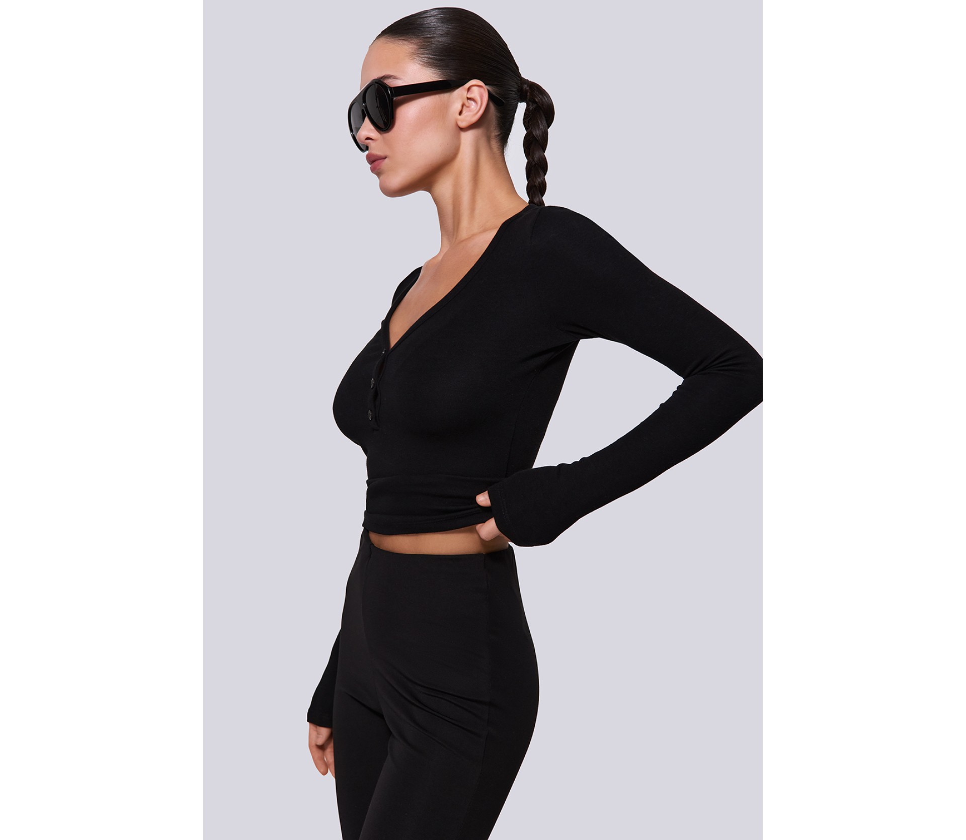 ТОП ІЗ V-ПОДІБНИМ ВИРІЗОМ