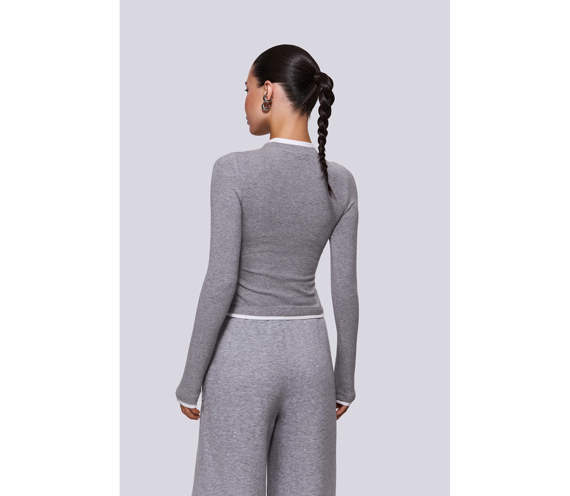 ДЖЕМПЕР З  КОНТРАСТНИМИ ДЕТАЛЯМИ