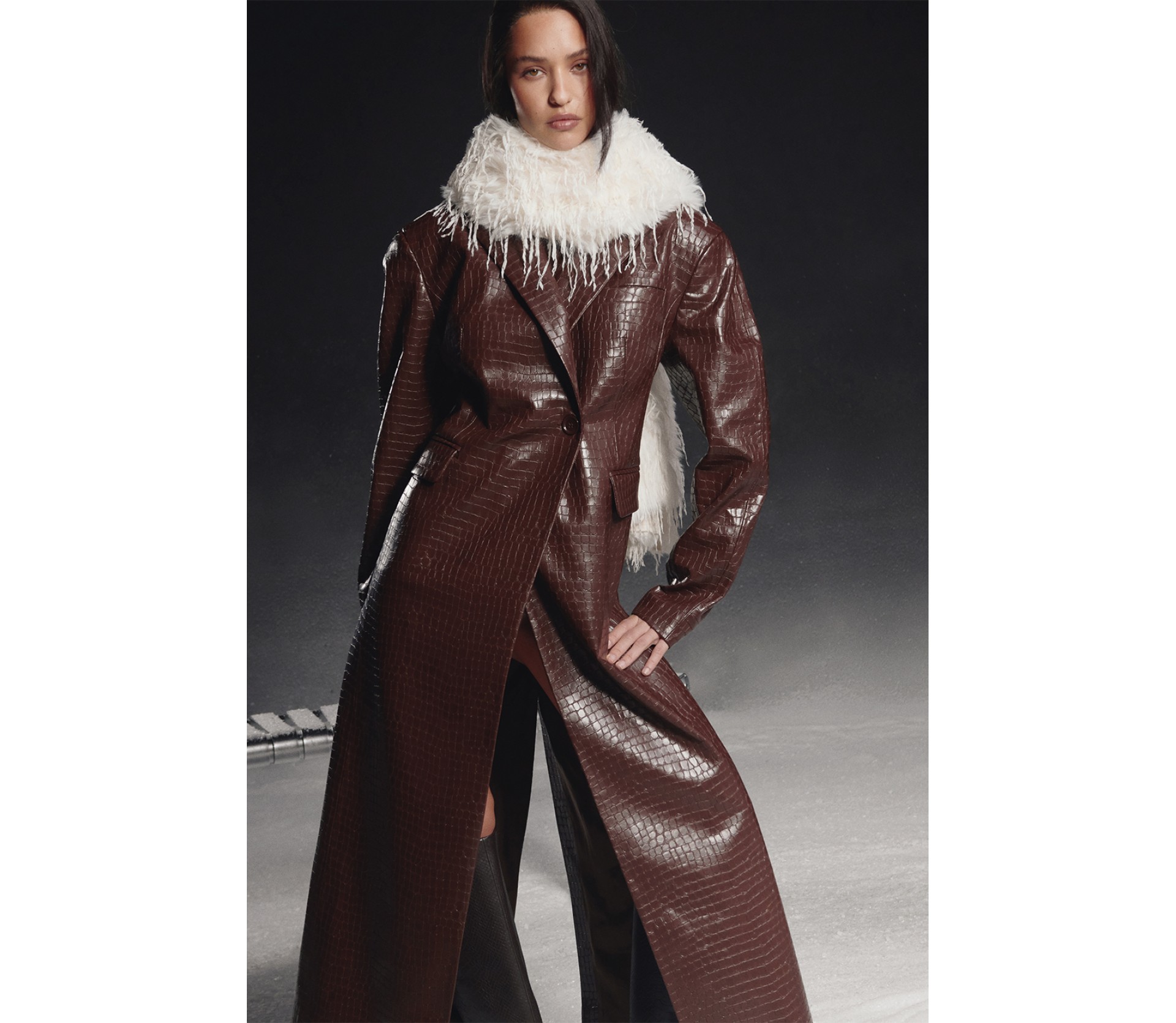 ПАЛЬТО ПРИТАЛЕНЕ З ЕФЕКТОМ КРОКОДИЛА