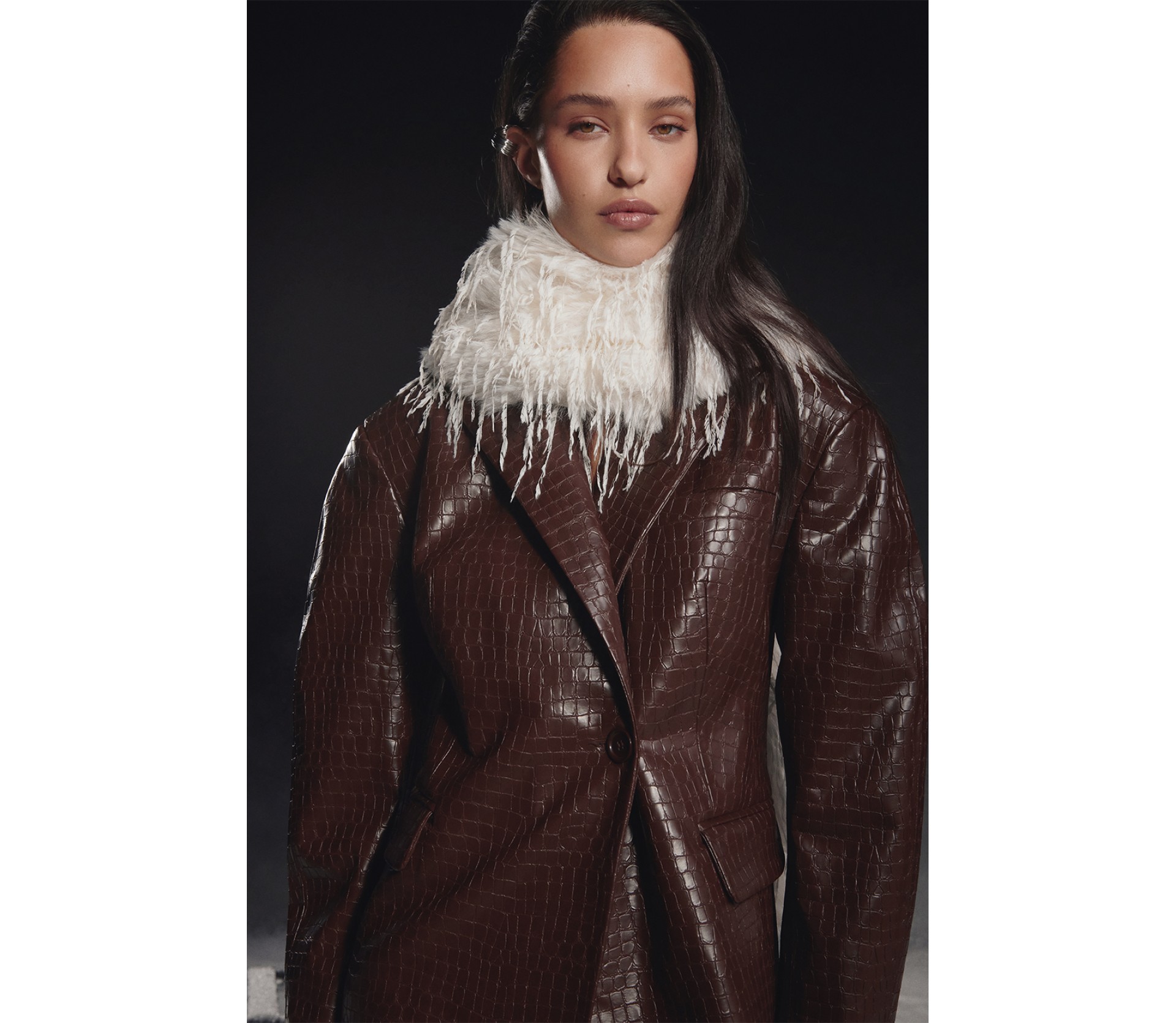 ПАЛЬТО ПРИТАЛЕНЕ З ЕФЕКТОМ КРОКОДИЛА