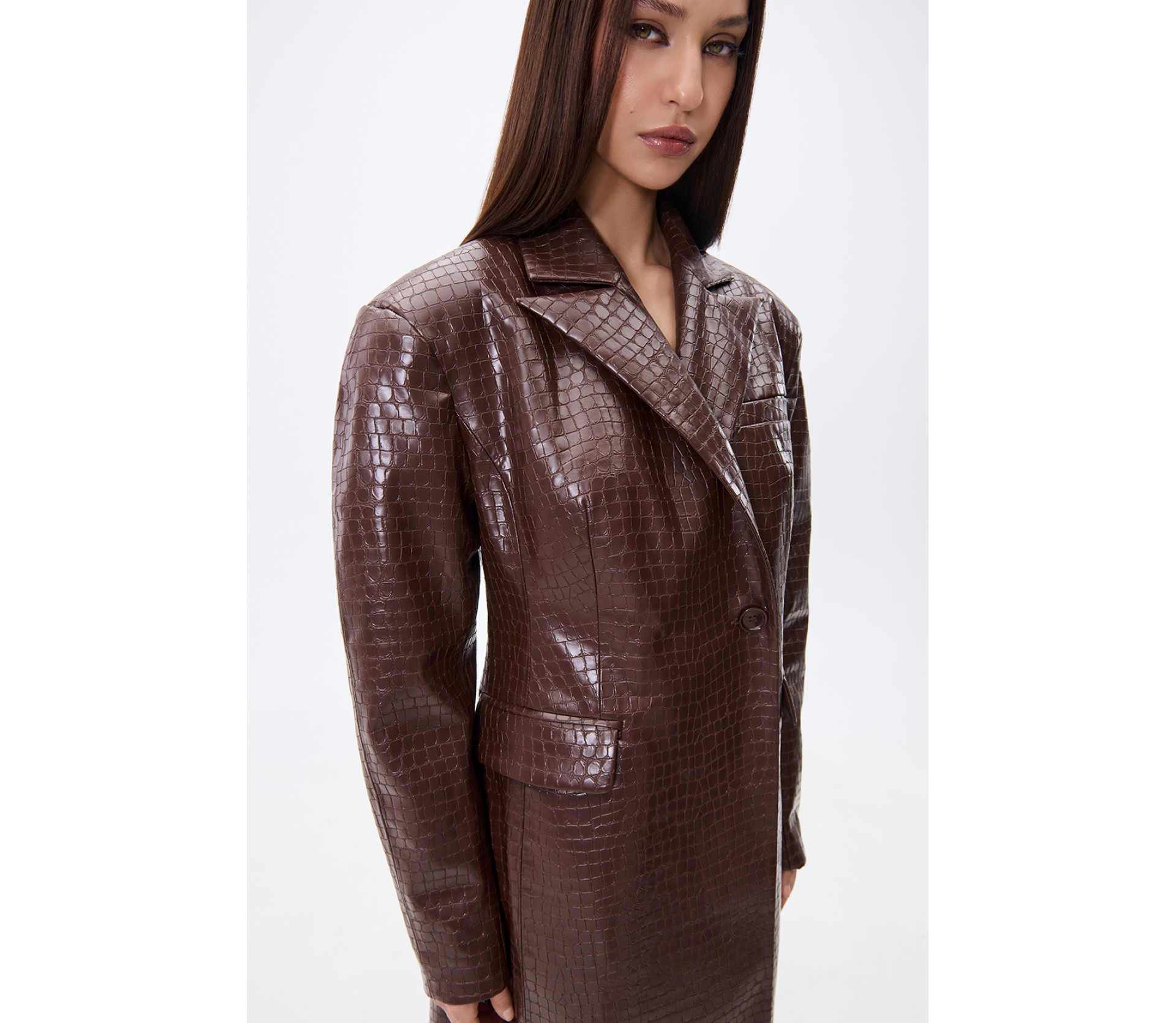 ПАЛЬТО ПРИТАЛЕНЕ З ЕФЕКТОМ КРОКОДИЛА