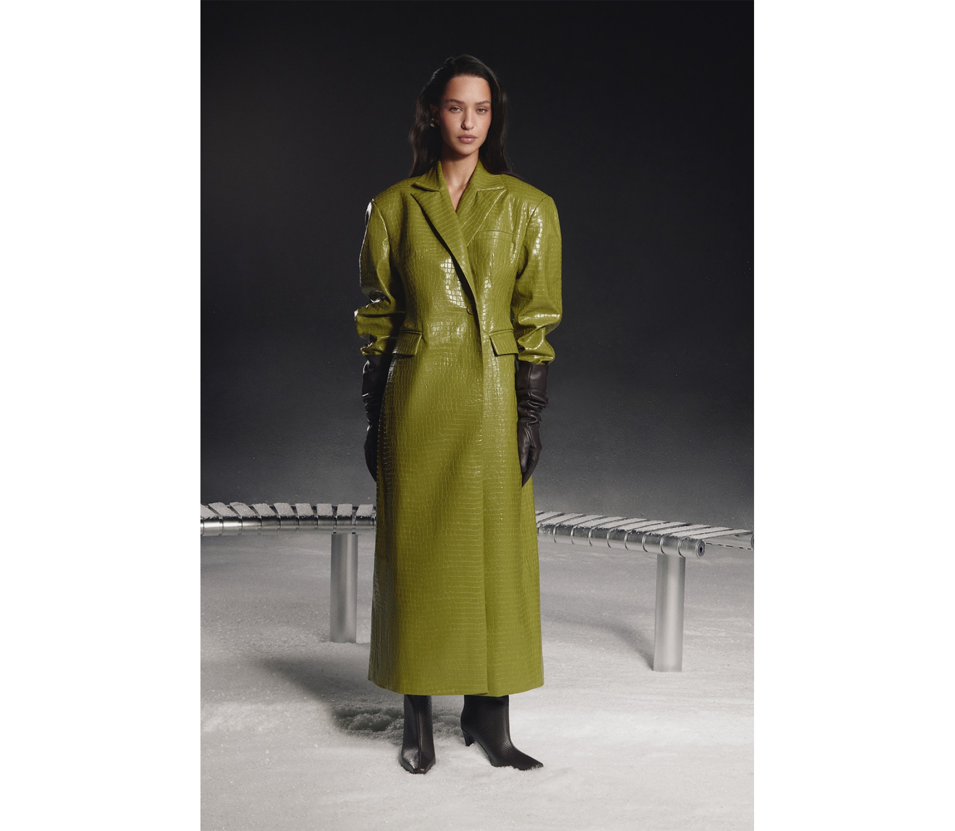 ПАЛЬТО ПРИТАЛЕНЕ З ЕФЕКТОМ КРОКОДИЛА