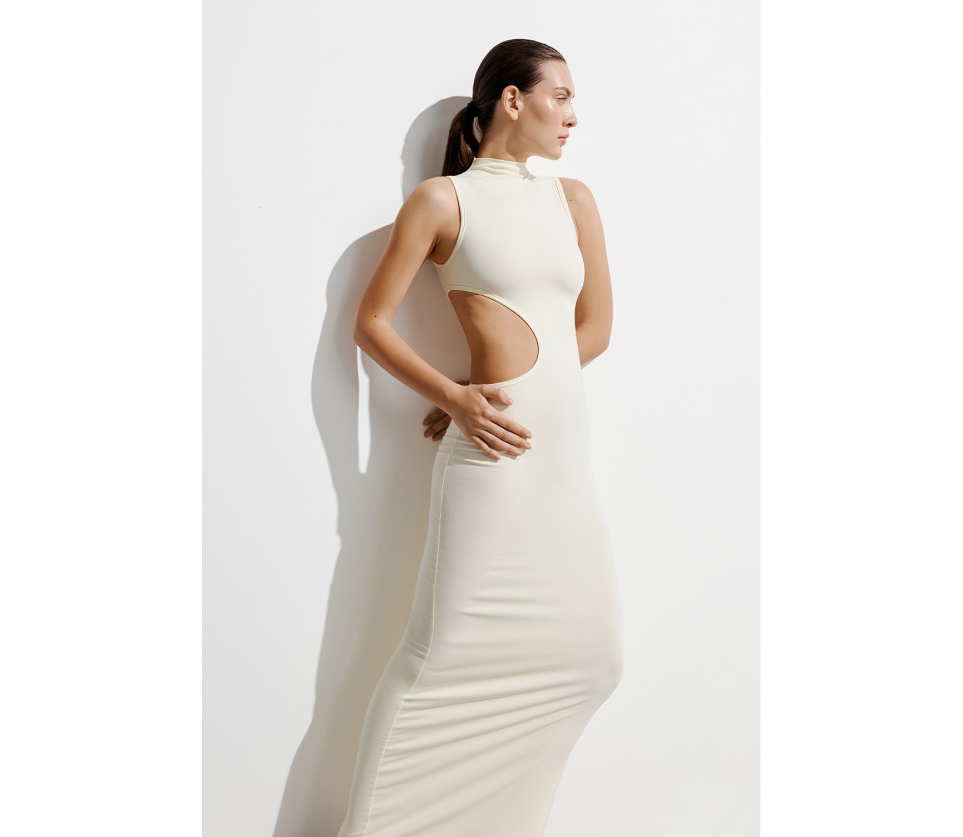 СУКНЯ З АСИМЕТРИЧНИМ ВИРІЗОМ