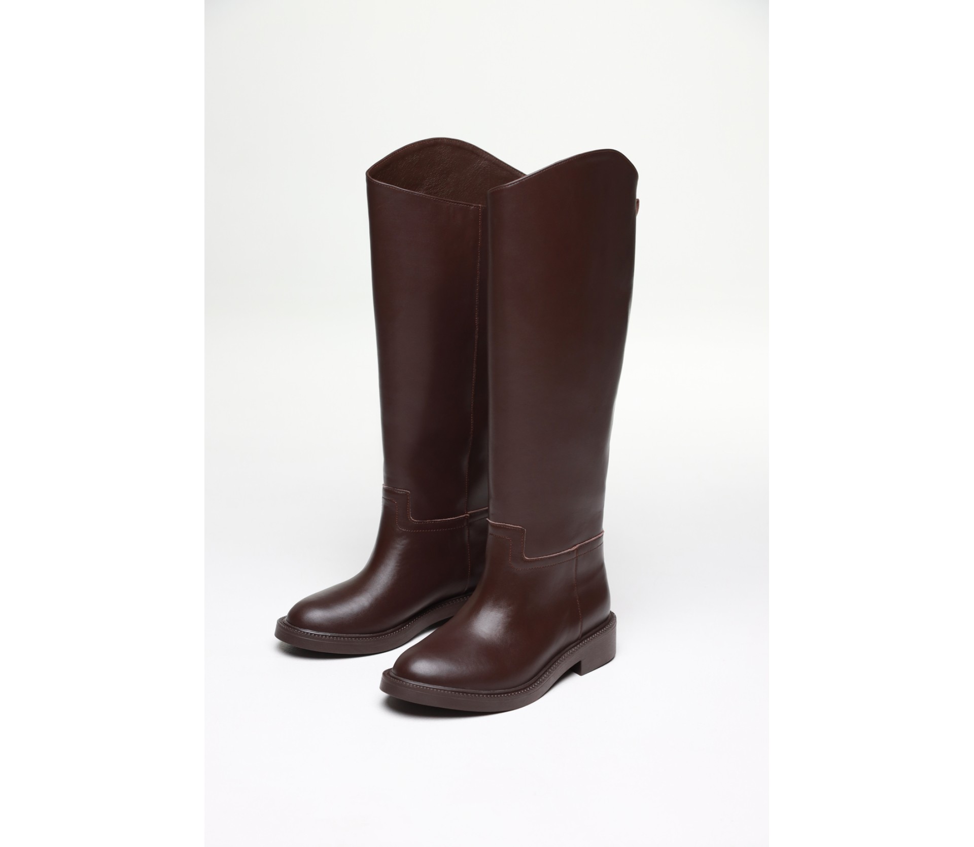 ЧОБОТИ АСИМЕТРИЧНІ