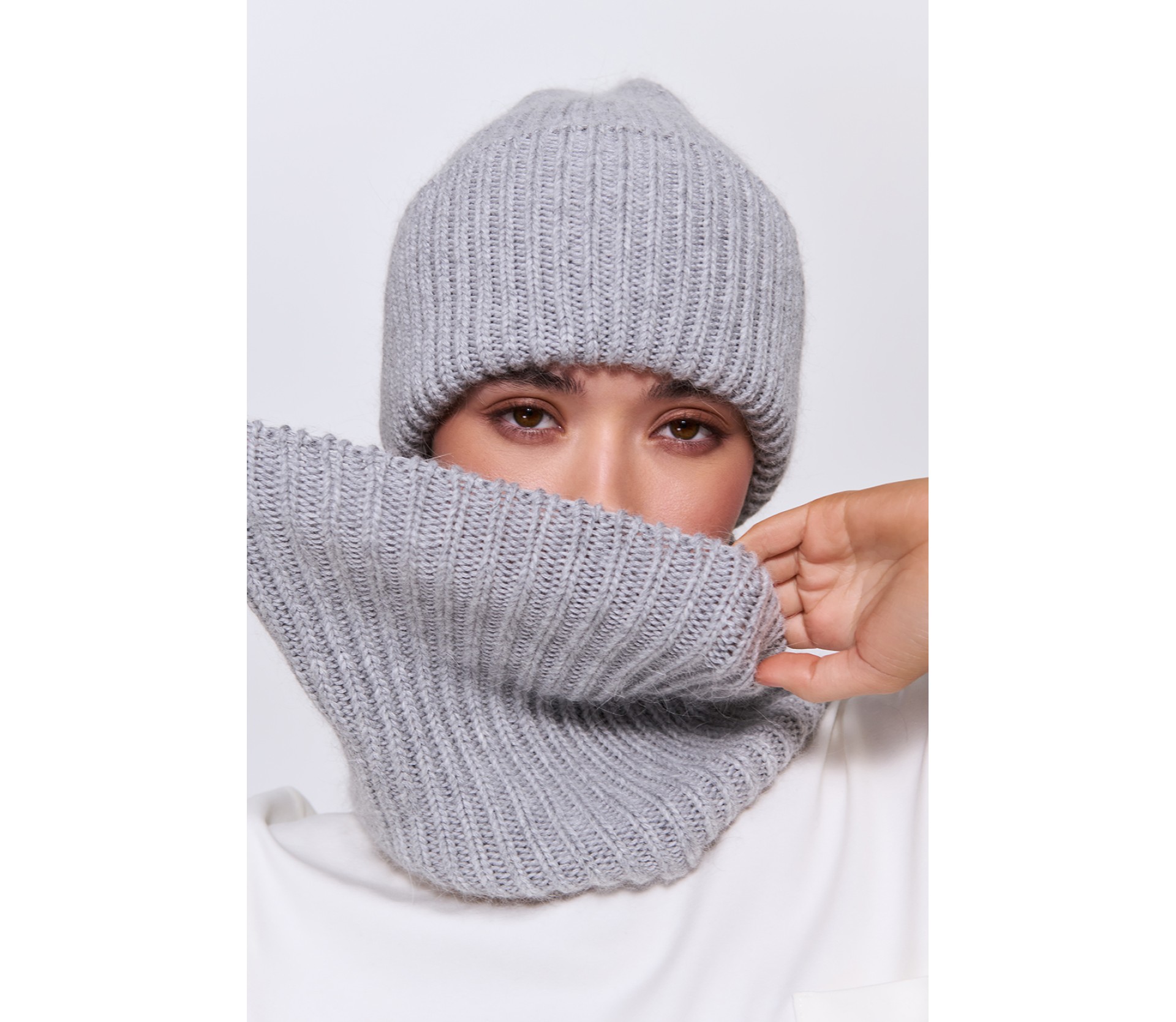 В'ЯЗАНА ШАПКА З АНГОРИ