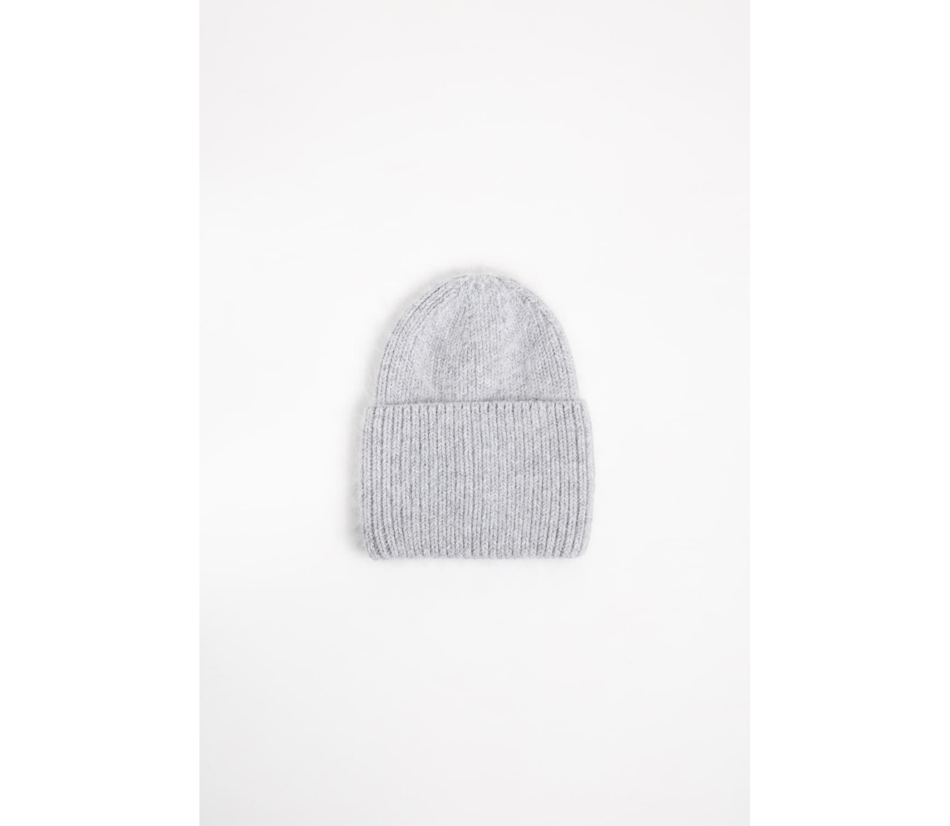 В'ЯЗАНА ШАПКА З АНГОРИ