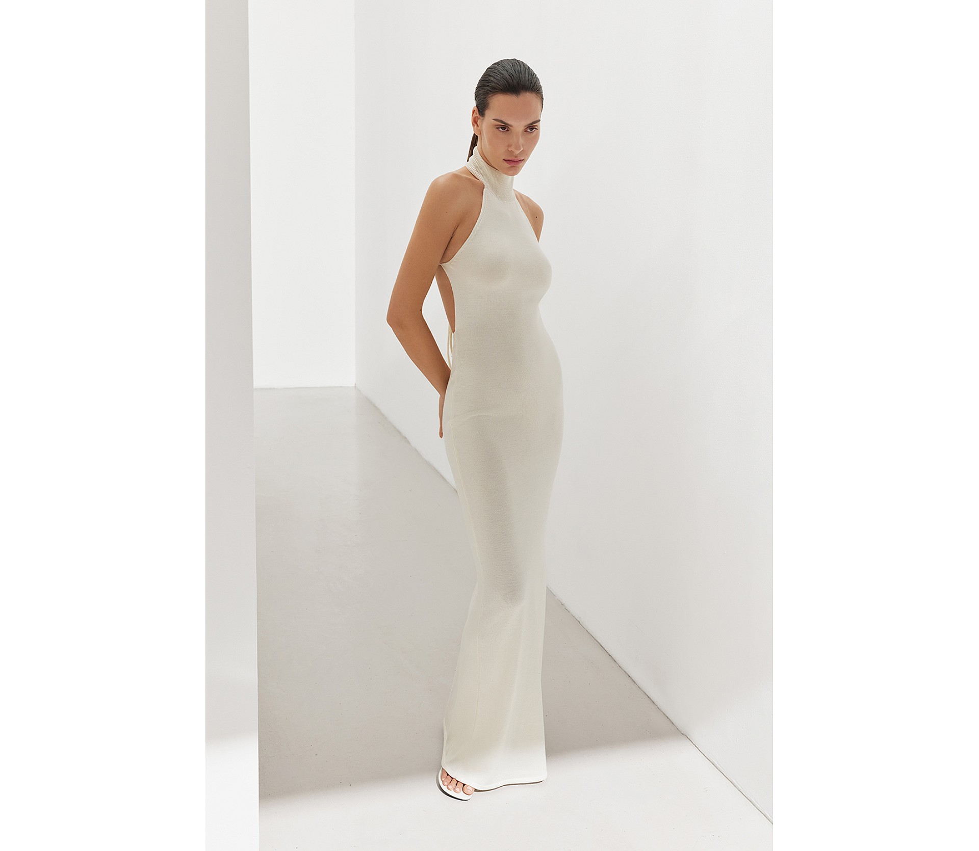 СУКНЯ З ВИСОКОЮ ГОРЛОВИНОЮ