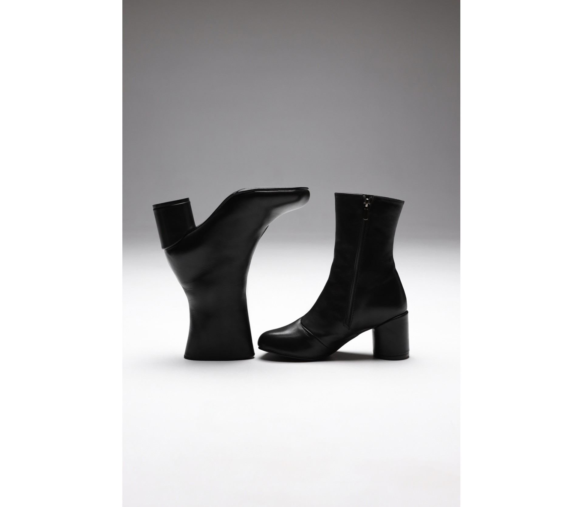 БОТИЛЬЙОНИ НА ПІДБОРАХ