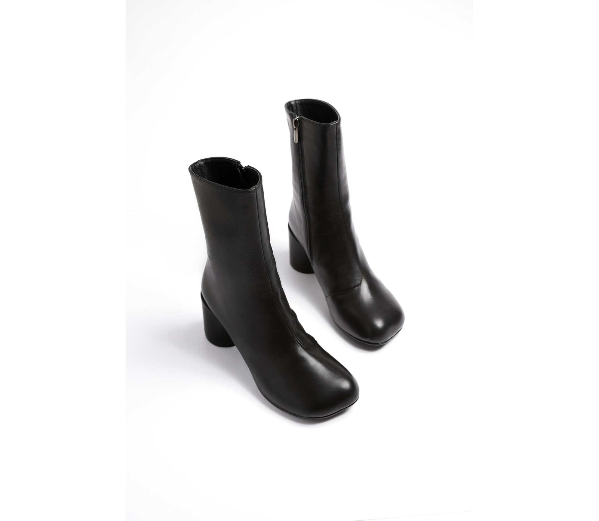 БОТИЛЬЙОНИ НА ПІДБОРАХ