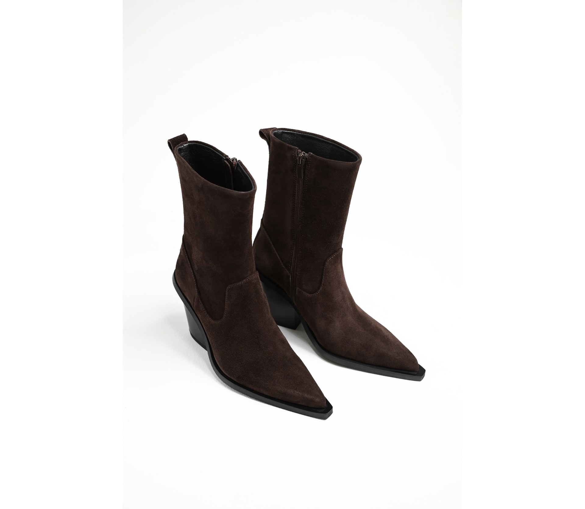 КОВБОЙКИ НА ПІДБОРАХ