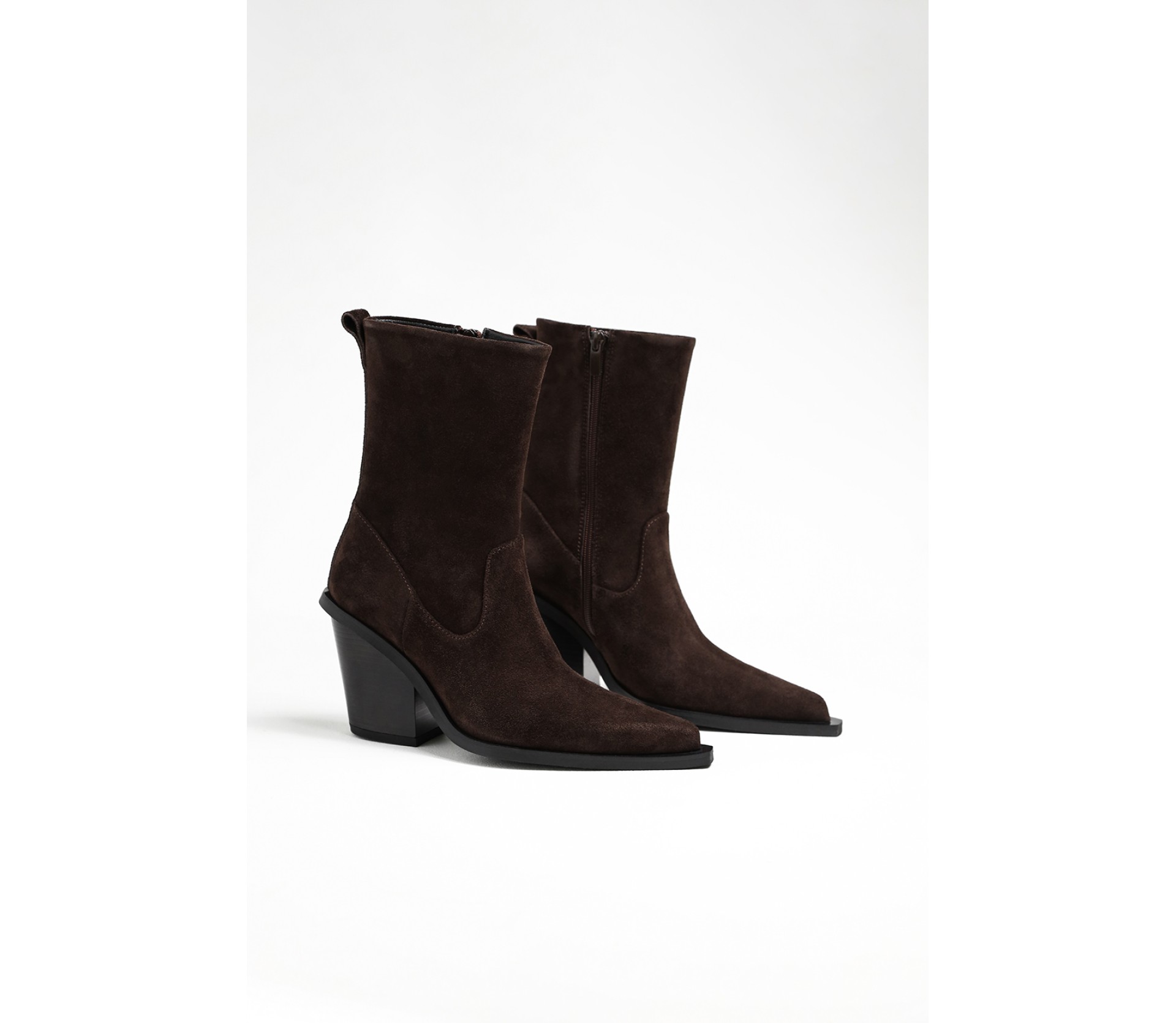 КОВБОЙКИ НА ПІДБОРАХ