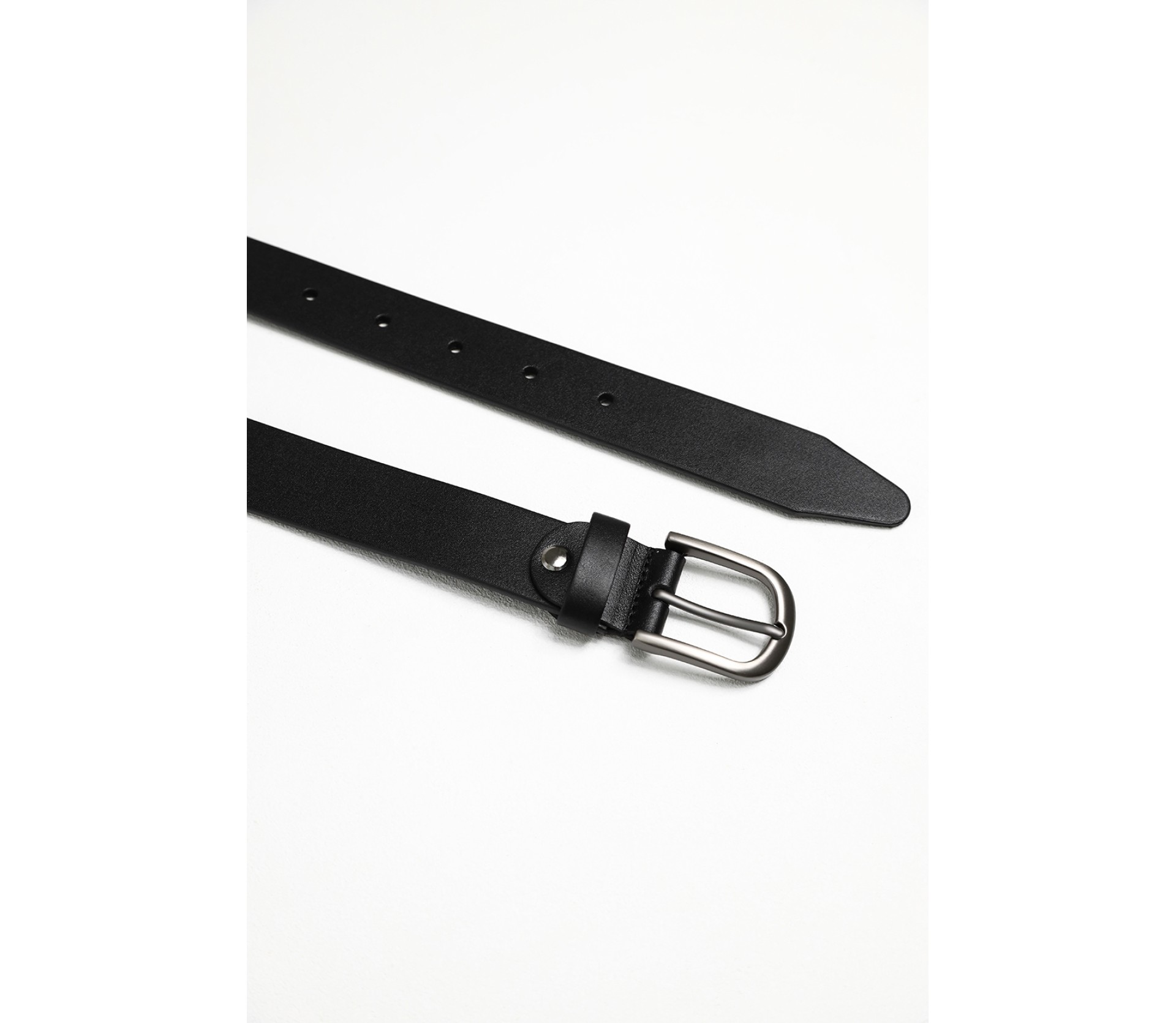 РЕМІНЬ ІЗ ЗАОКРУГЛЕНОЮ ПРЯЖКОЮ