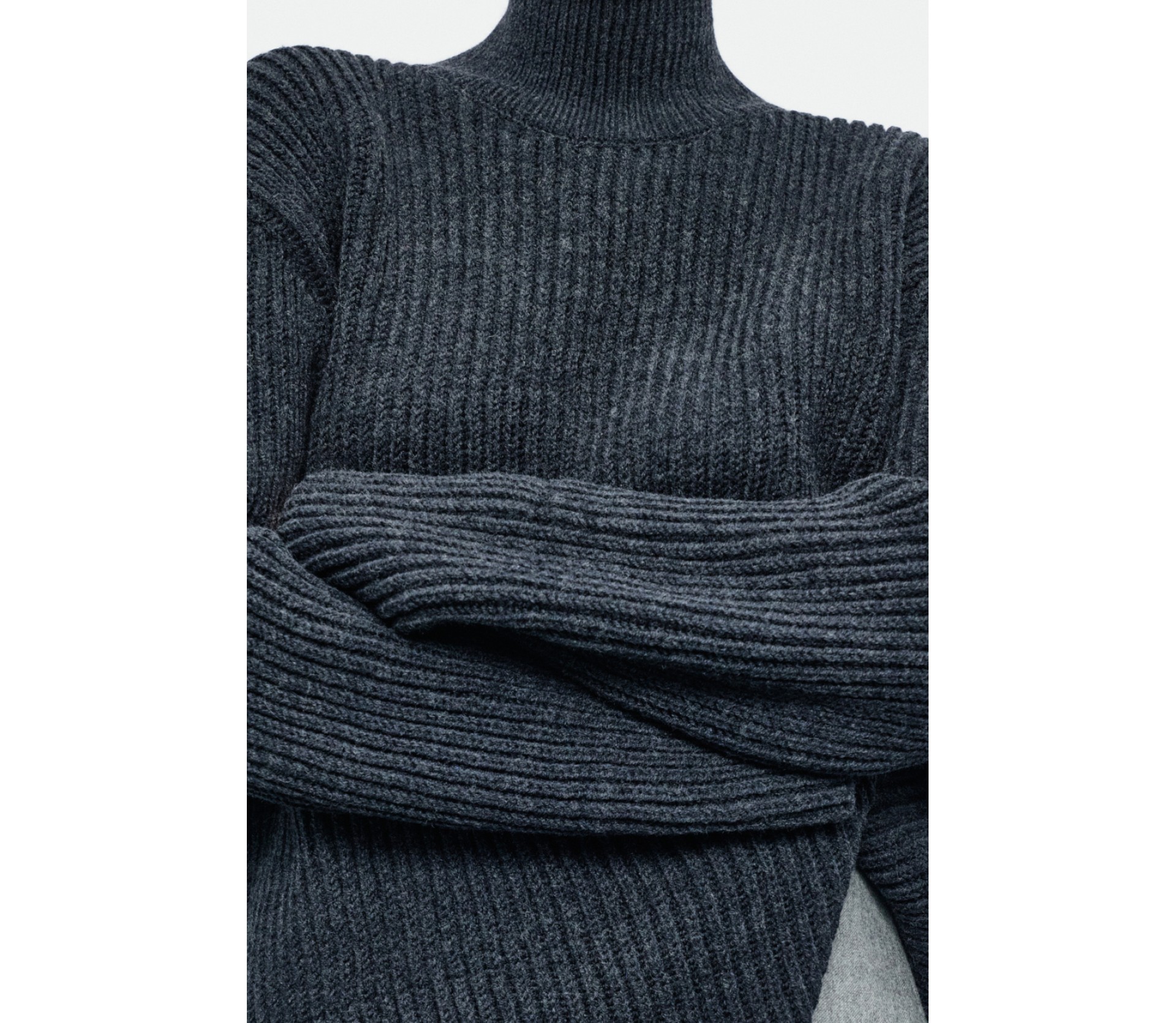 СВЕТР З ВИСОКОЮ ГОРЛОВИНОЮ