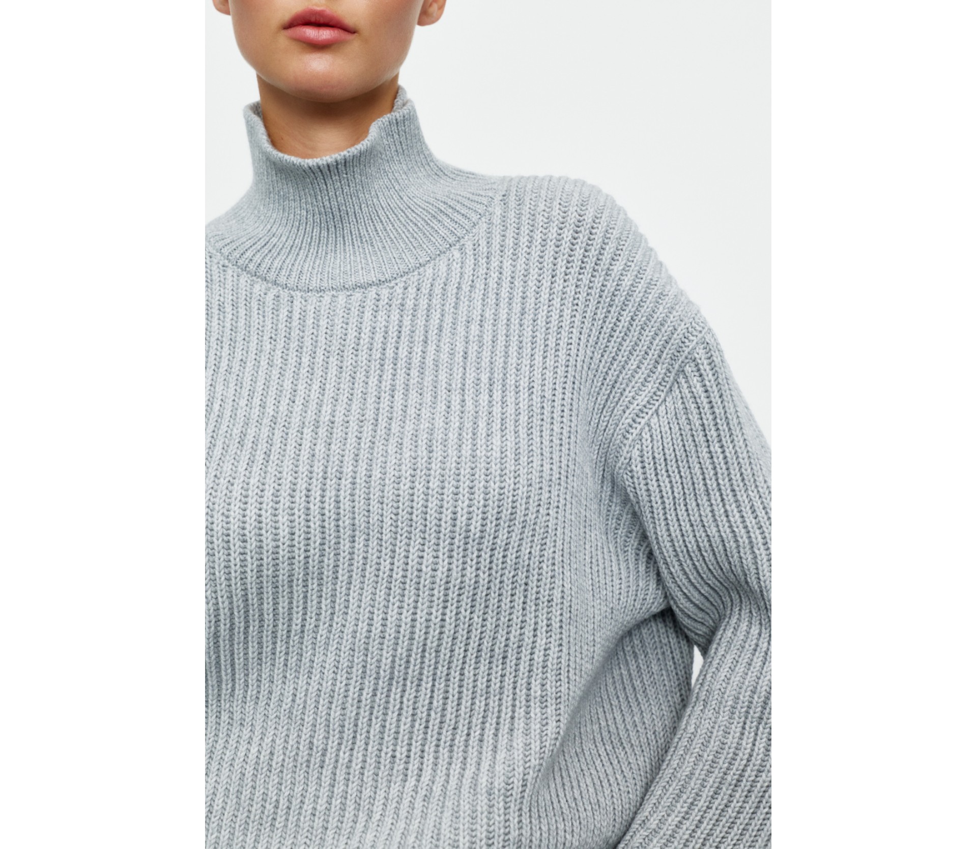 СВЕТР З ВИСОКОЮ ГОРЛОВИНОЮ