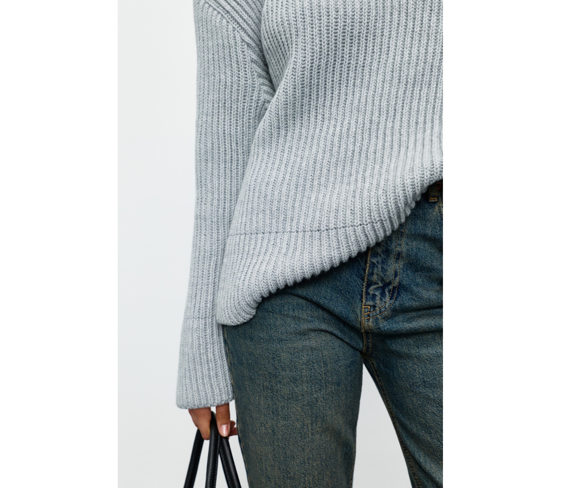 СВЕТР З ВИСОКОЮ ГОРЛОВИНОЮ