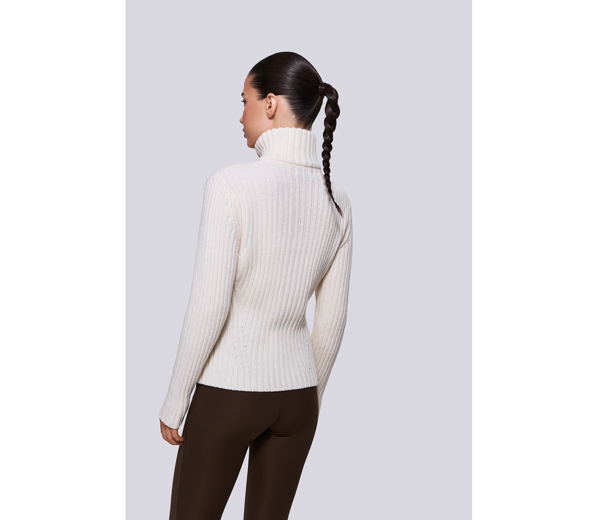 СВЕТР НА БЛИСКАВЦІ