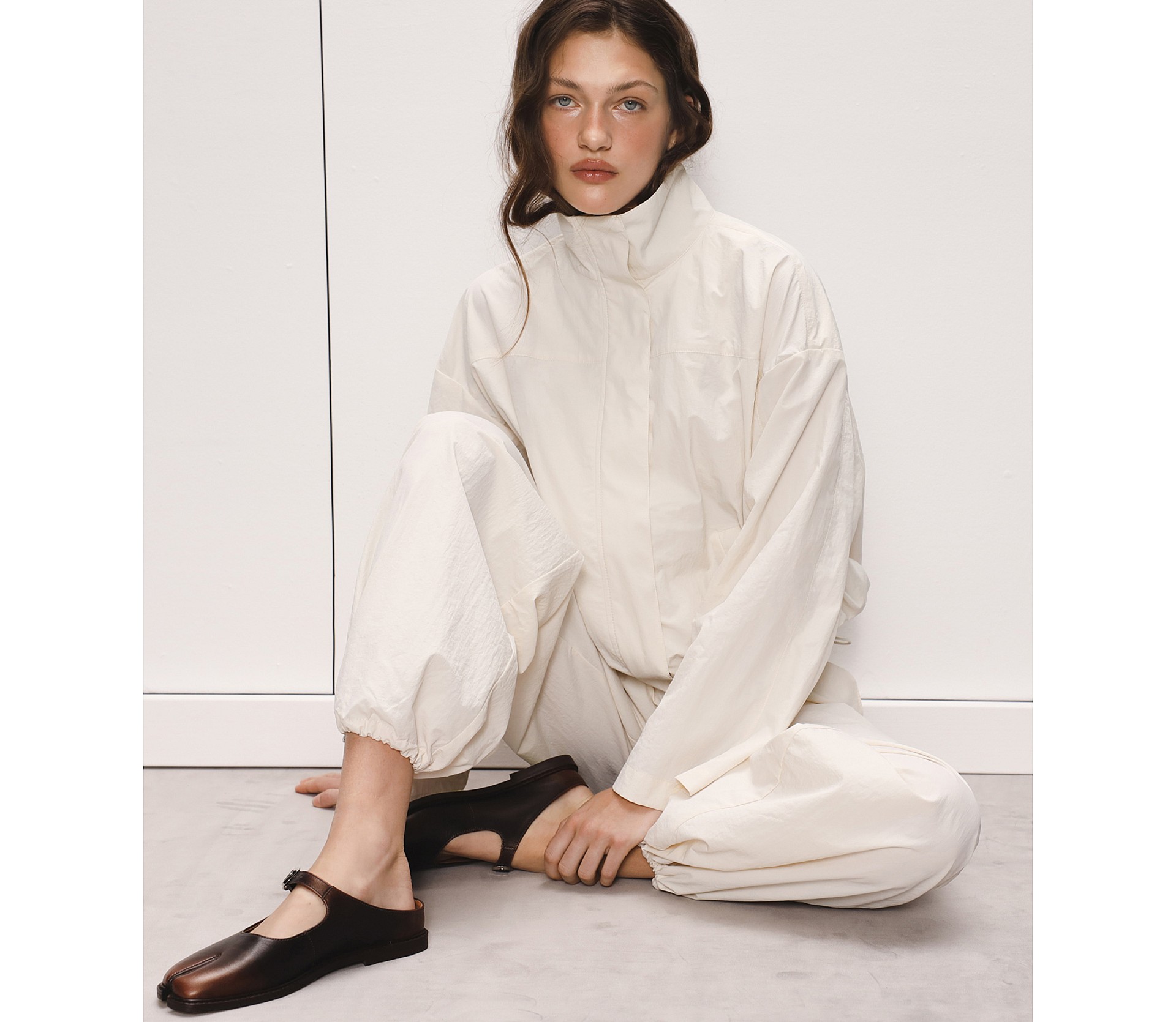 КУРТКА НЕЙЛОНОВА НА БЛИСКАВЦІ