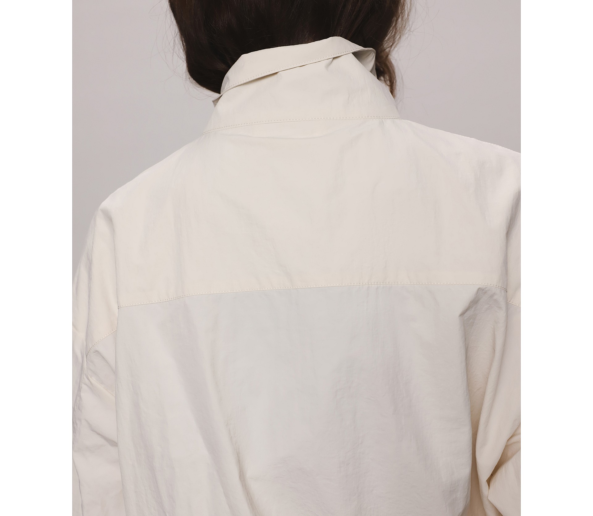 КУРТКА НЕЙЛОНОВА НА БЛИСКАВЦІ