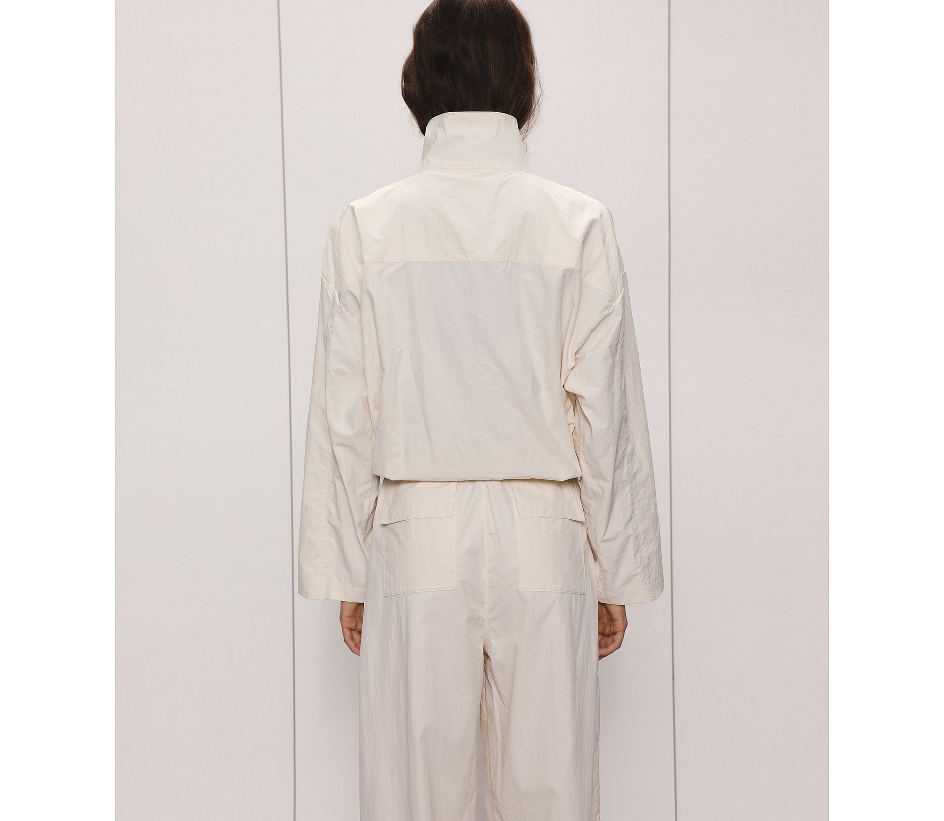 КУРТКА НЕЙЛОНОВА НА БЛИСКАВЦІ