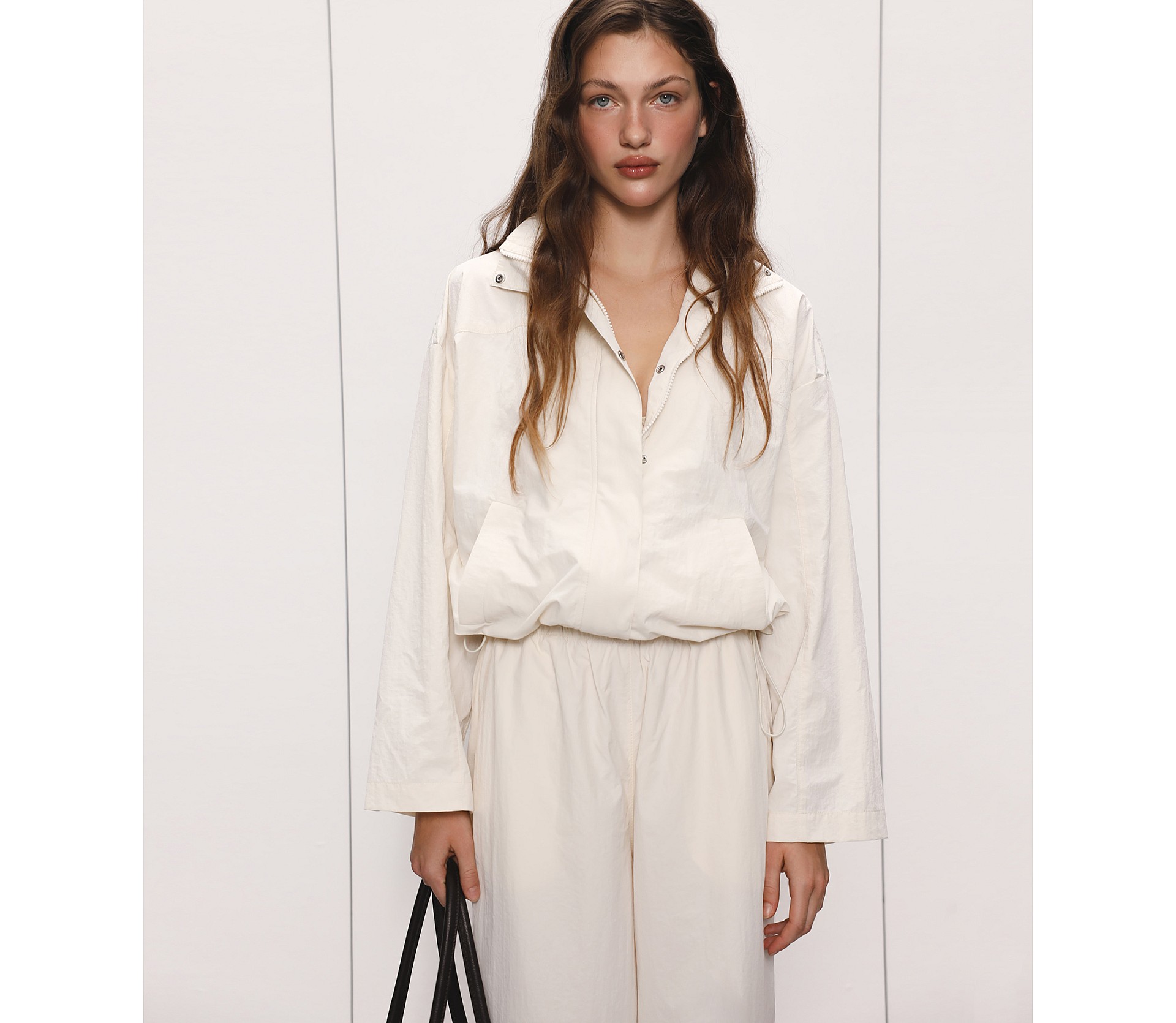 КУРТКА НЕЙЛОНОВА НА БЛИСКАВЦІ