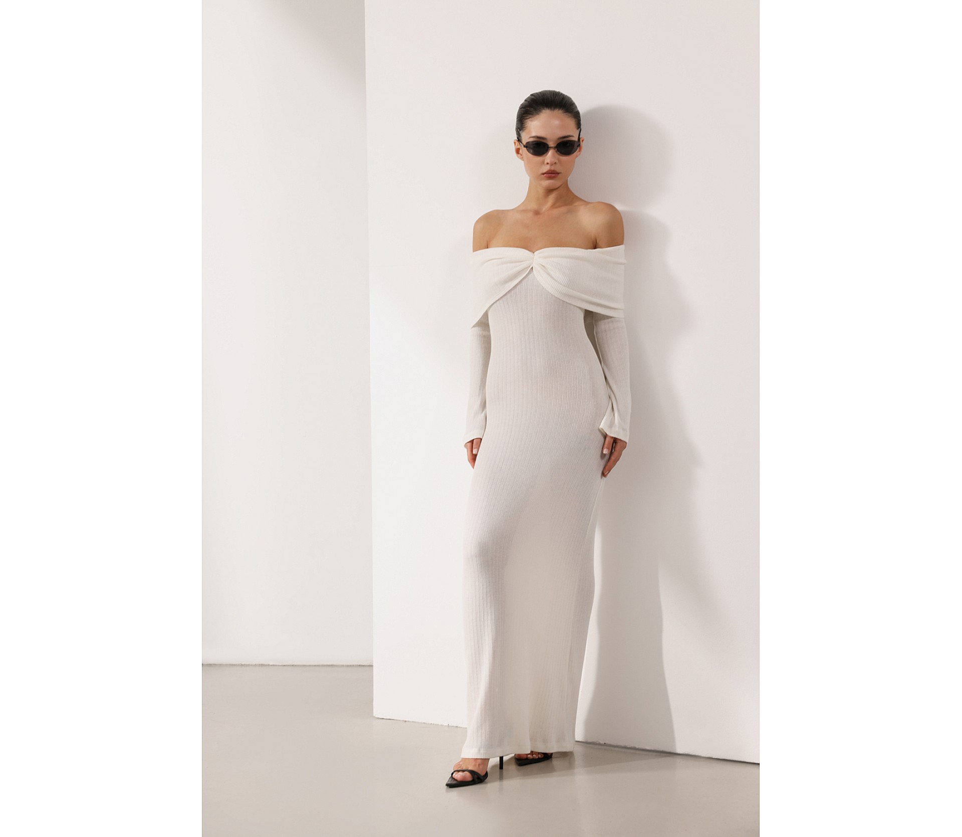 СУКНЯ МАКСІ З ВІДКРИТИМИ ПЛЕЧИМА