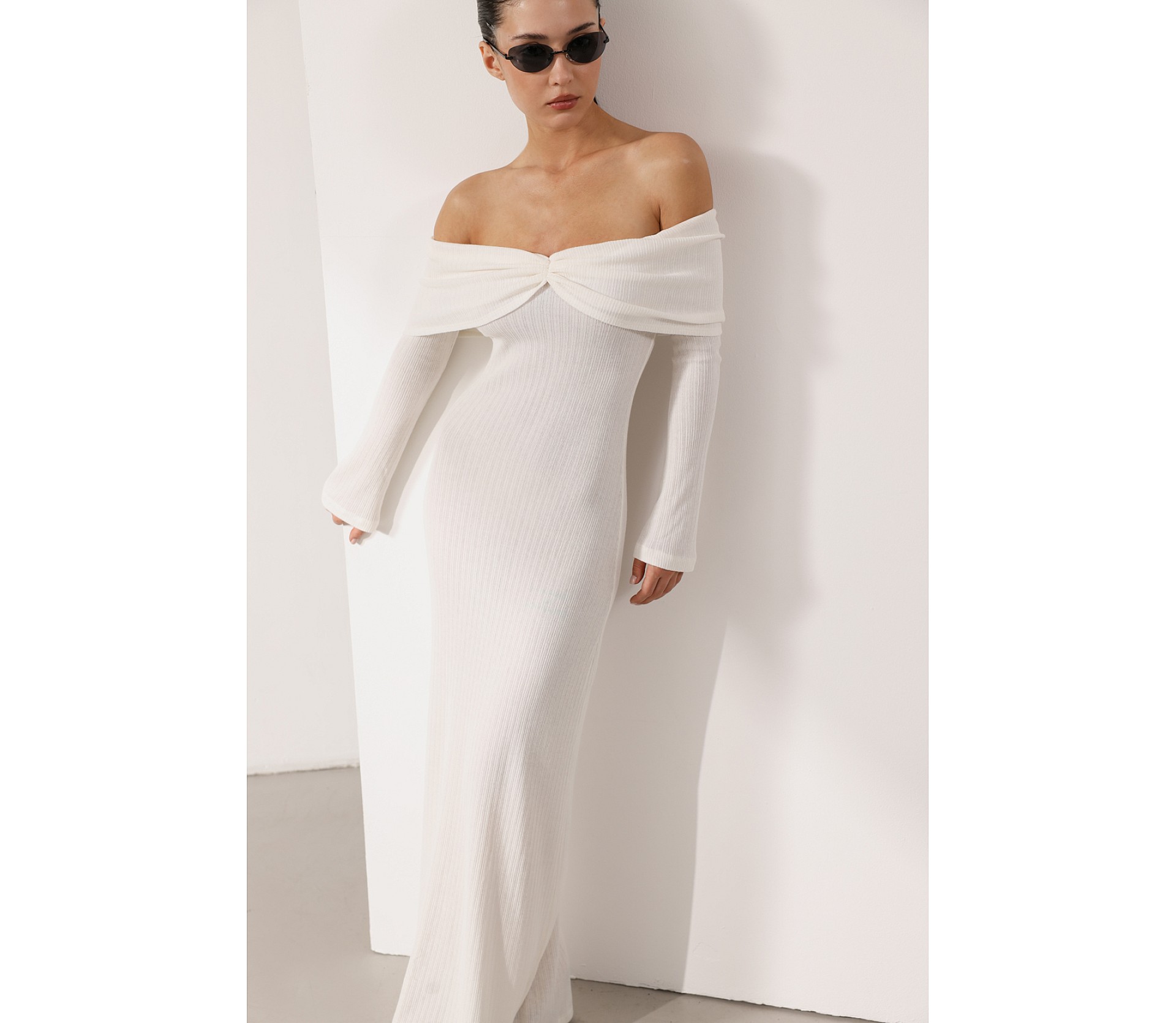 СУКНЯ МАКСІ З ВІДКРИТИМИ ПЛЕЧИМА