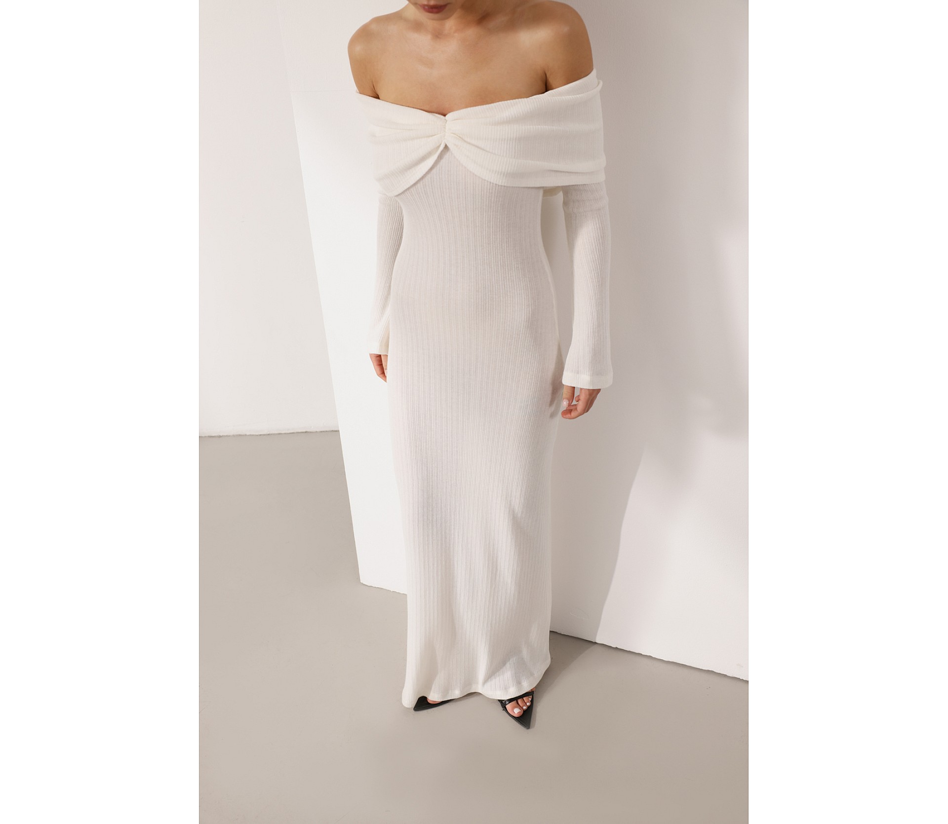 СУКНЯ МАКСІ З ВІДКРИТИМИ ПЛЕЧИМА