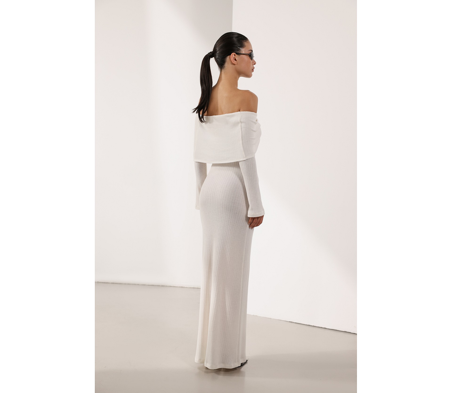 СУКНЯ МАКСІ З ВІДКРИТИМИ ПЛЕЧИМА