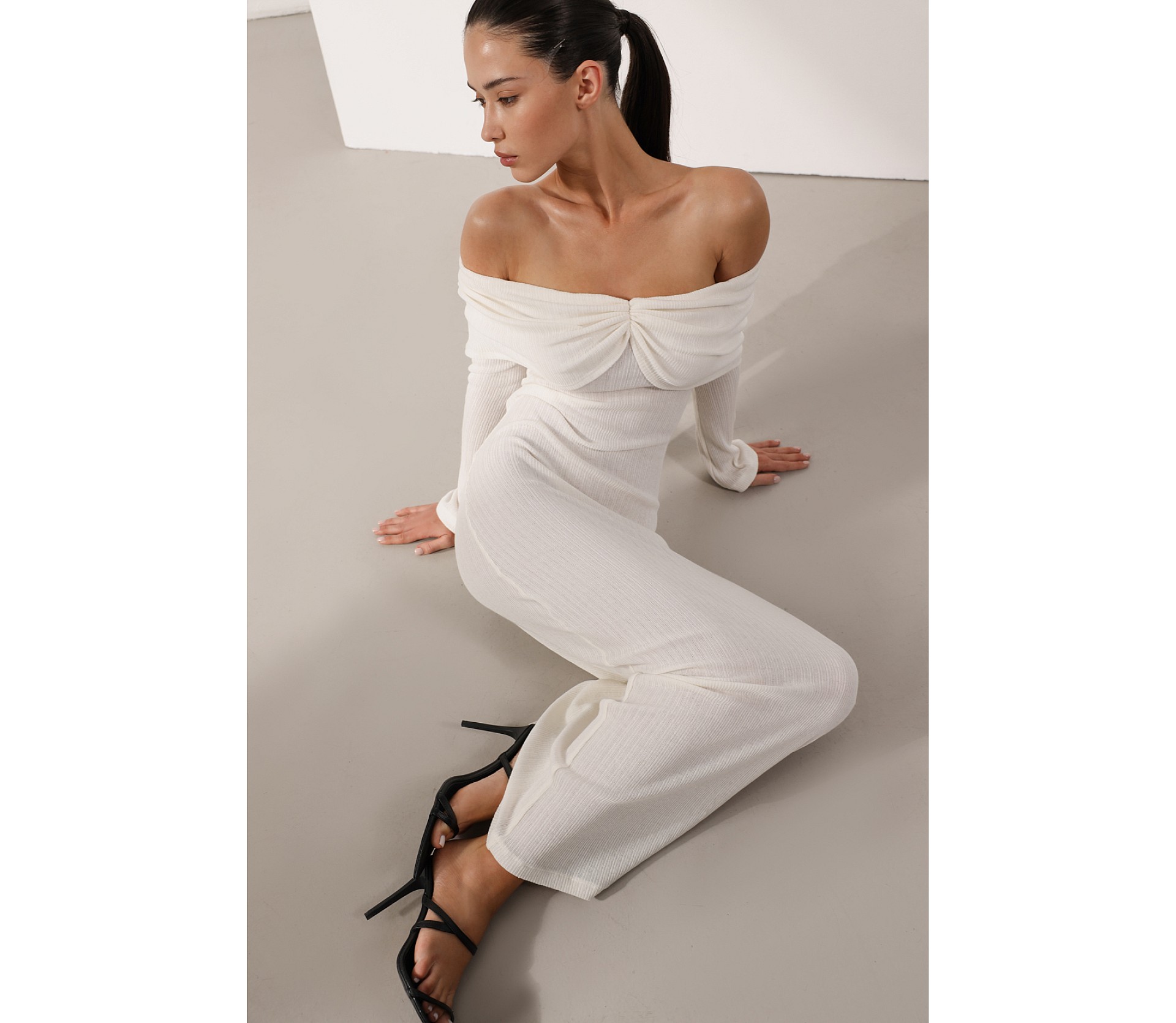 СУКНЯ МАКСІ З ВІДКРИТИМИ ПЛЕЧИМА