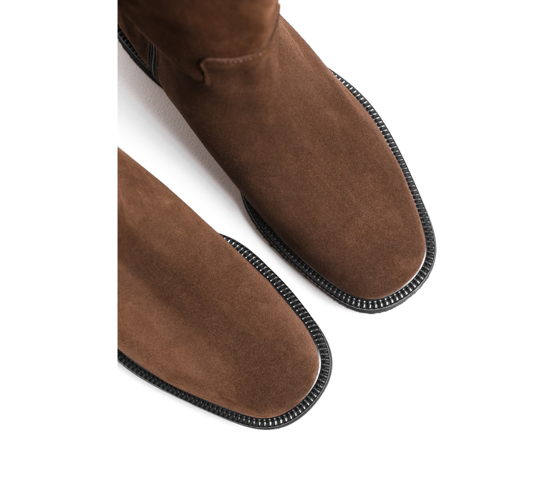 ЧОБОТИ НА НИЗЬКОМУ ХОДУ