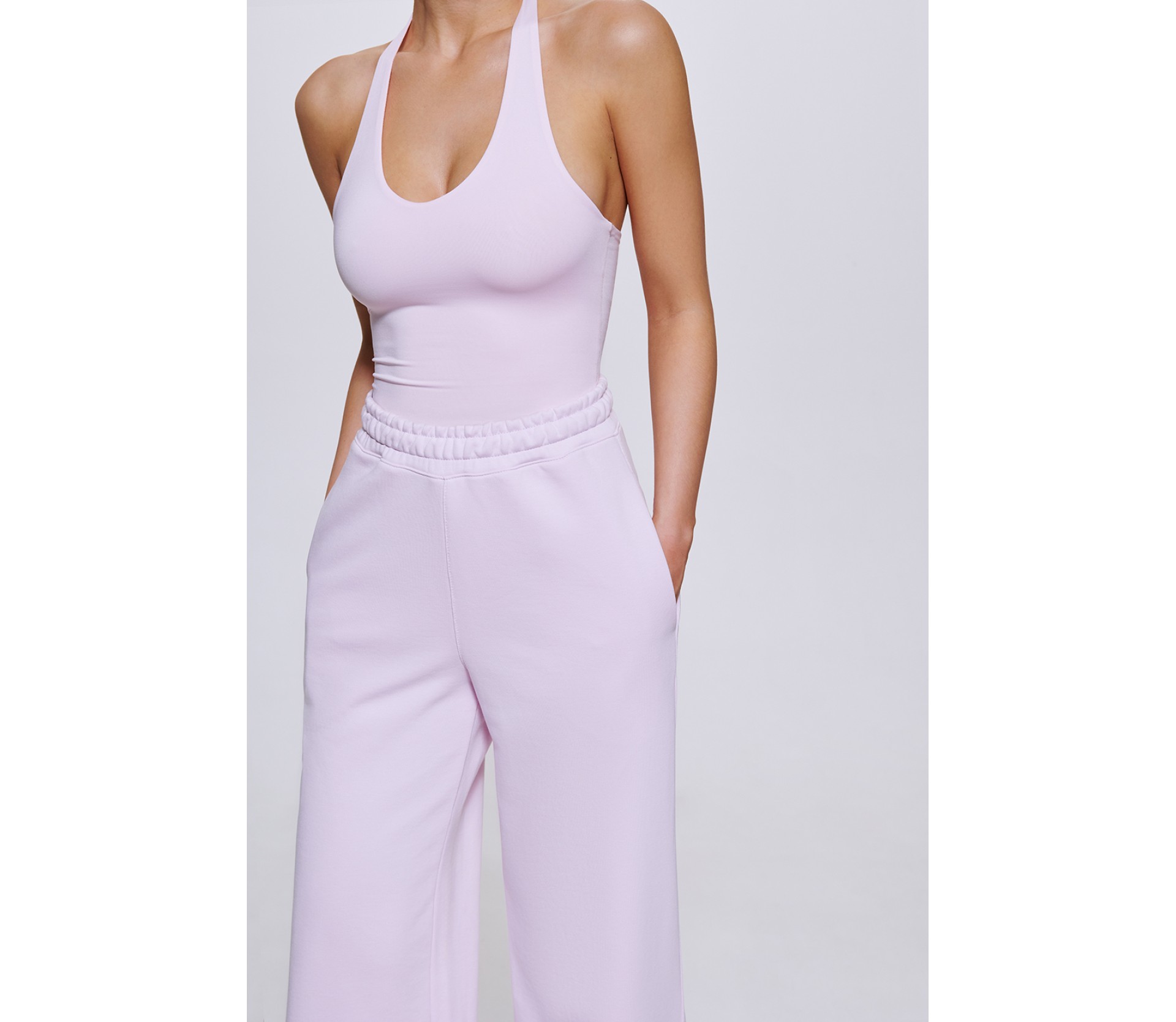 БОДІ З V-ПОДІБНИМ ВИРІЗОМ