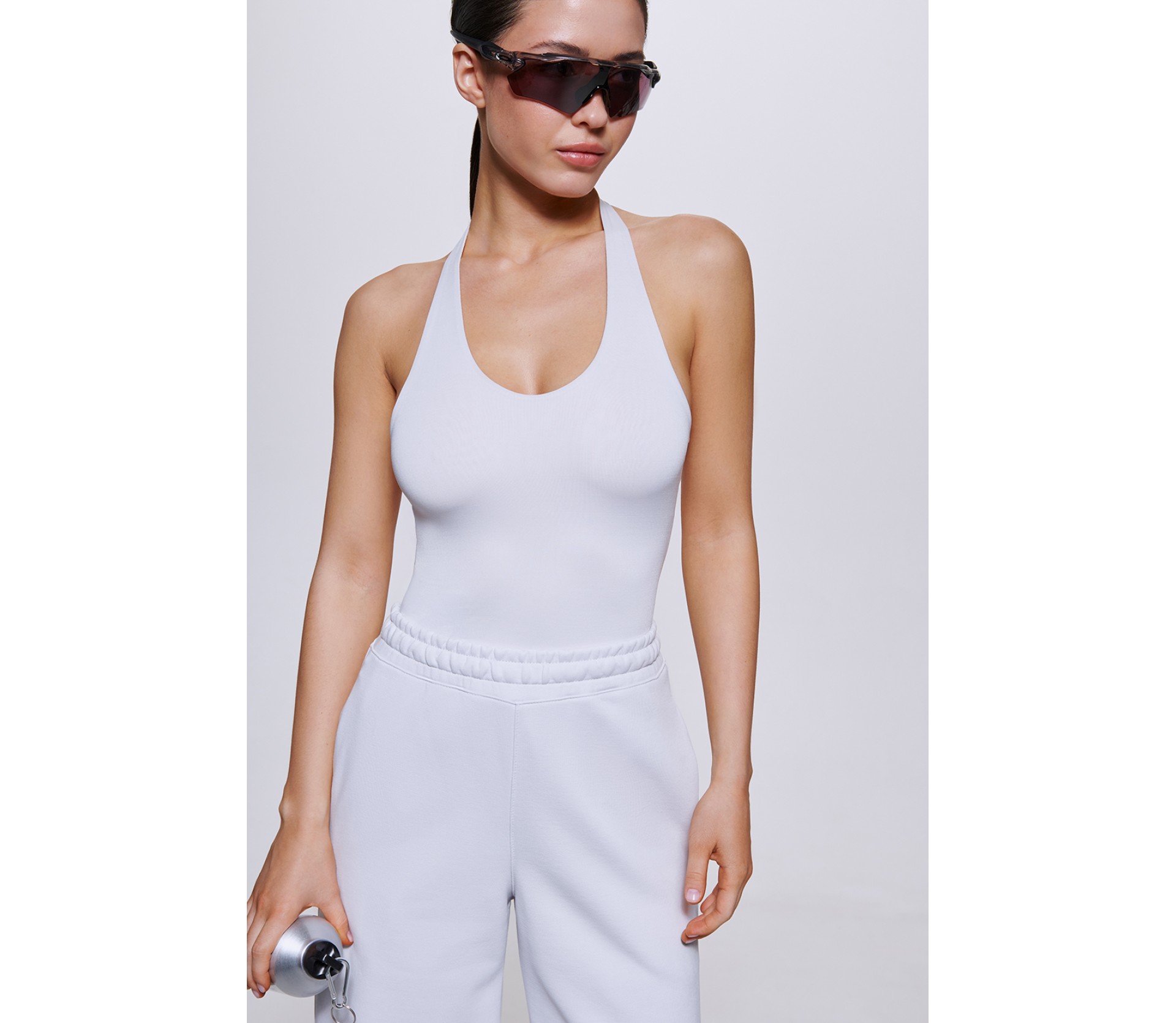 БОДІ З V-ПОДІБНИМ ВИРІЗОМ