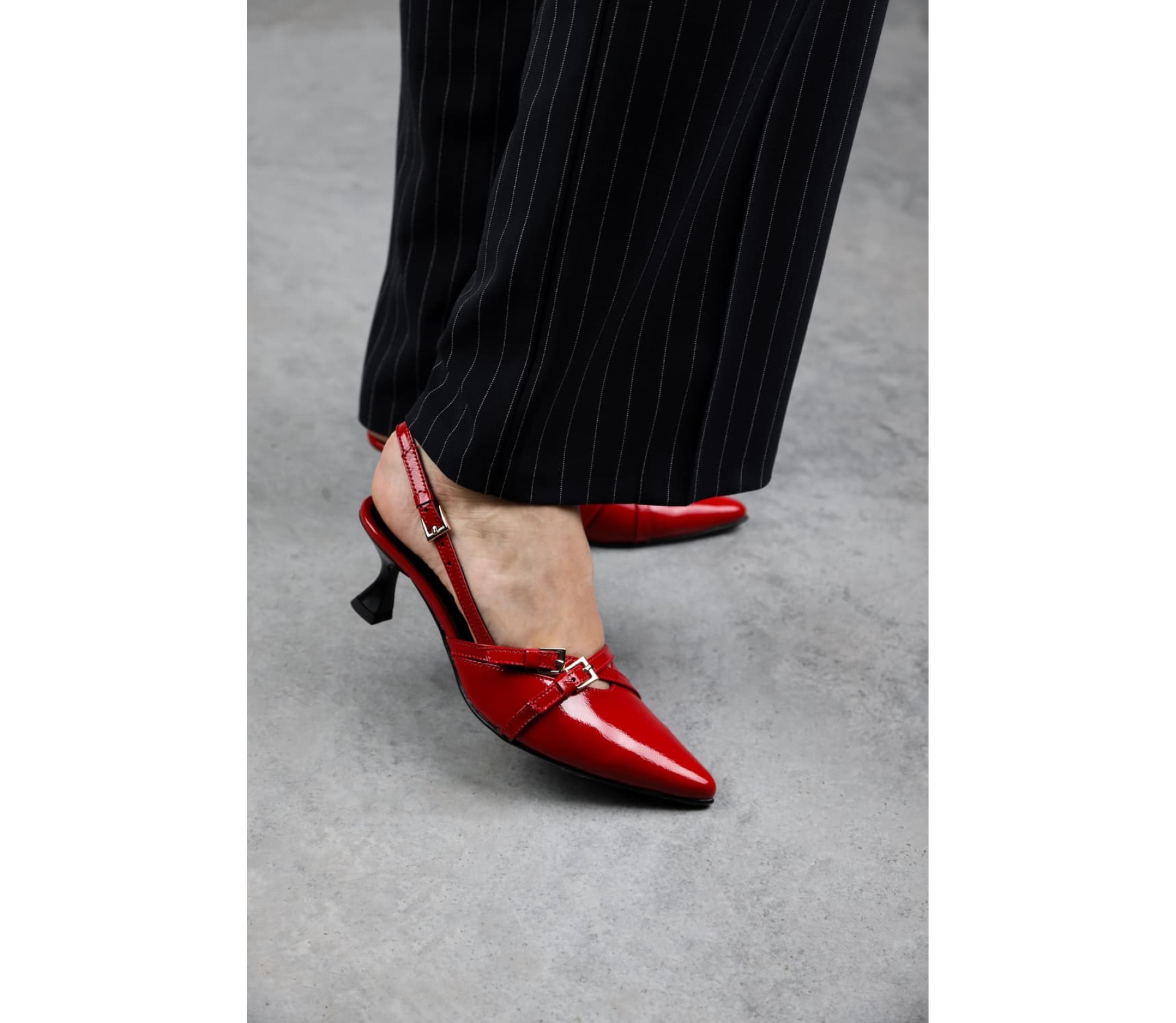 СЛІНГБЕКИ З РЕМІНЦЯМИ