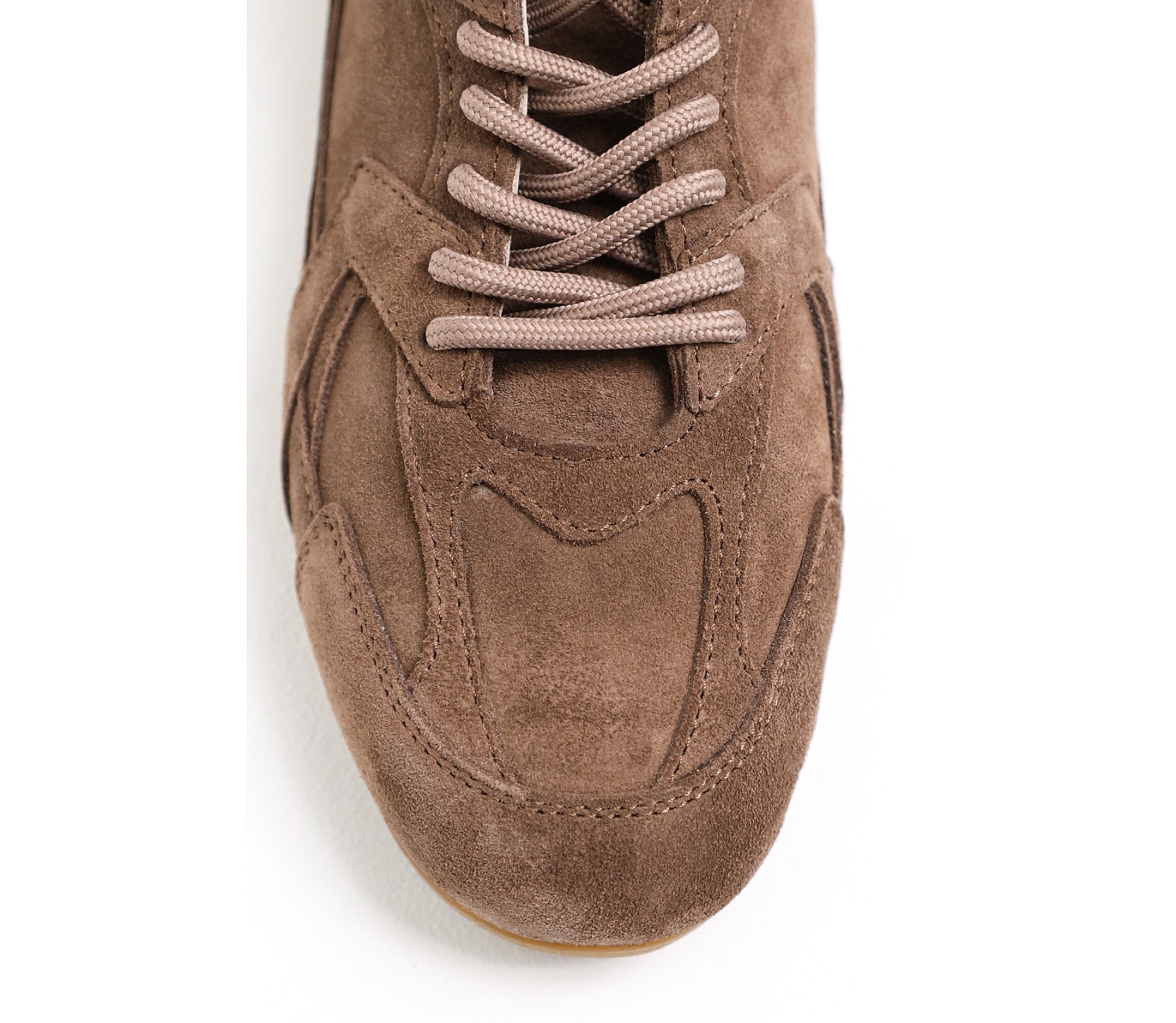 КРОСІВКИ НА ТОНКІЙ ПІДОШВІ