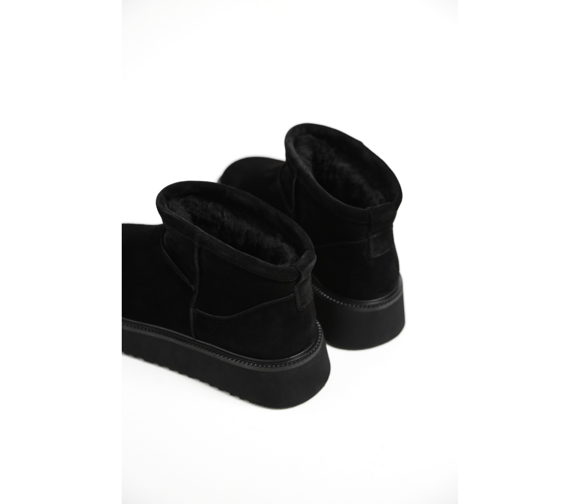 ЧЕРЕВИКИ НА ПЛАТФОРМІ