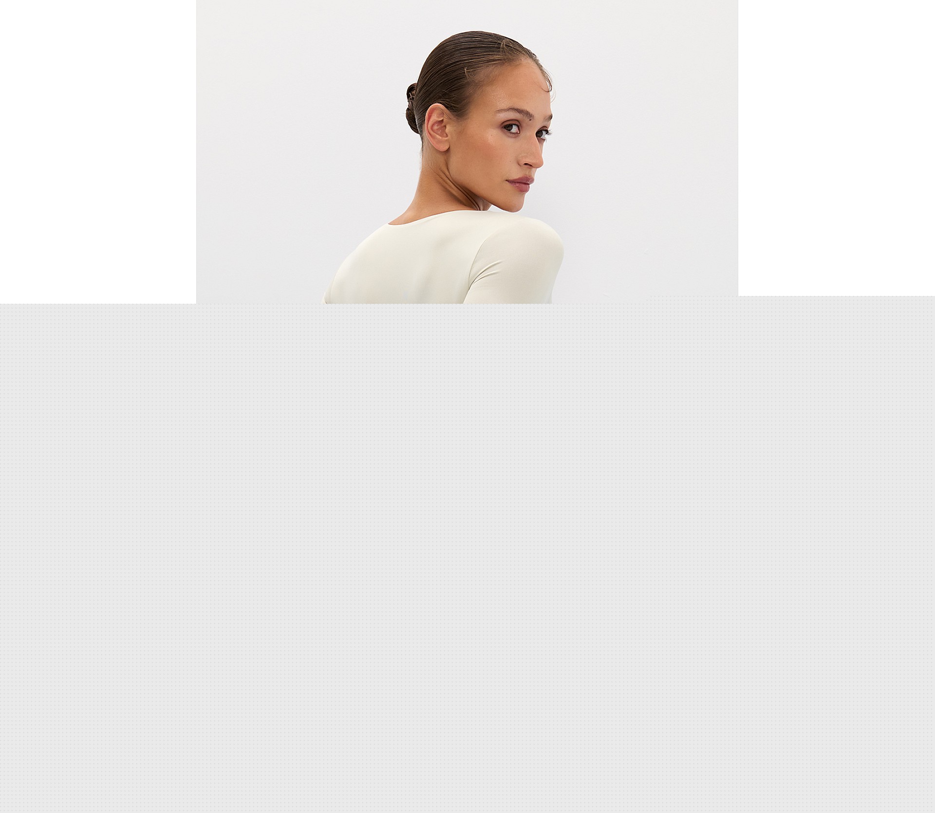 БОДІ З V-ПОДІБНИМ ВИРІЗОМ