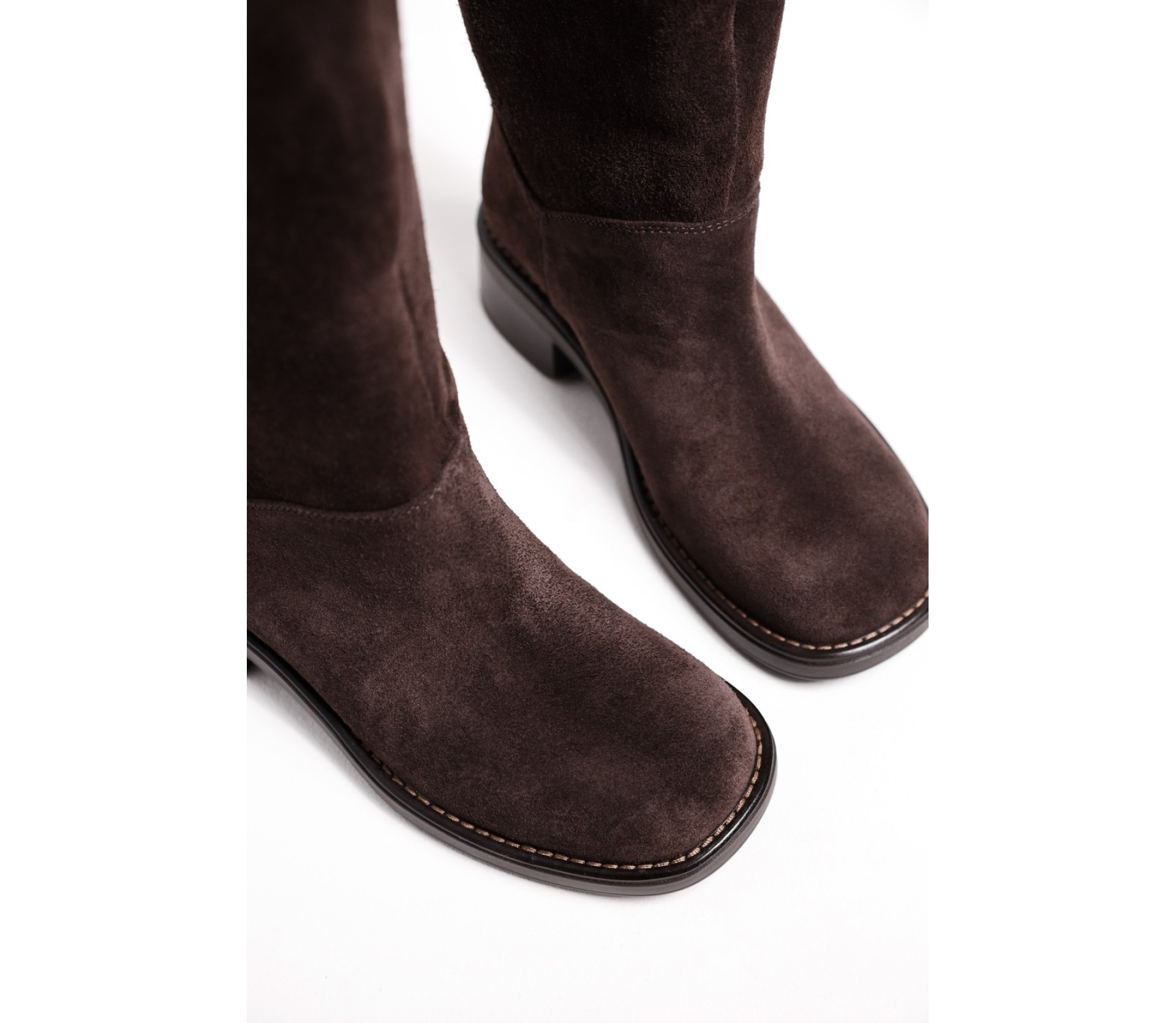 ЧЕРЕВИКИ З КВАДРАТНИМ НОСКОМ