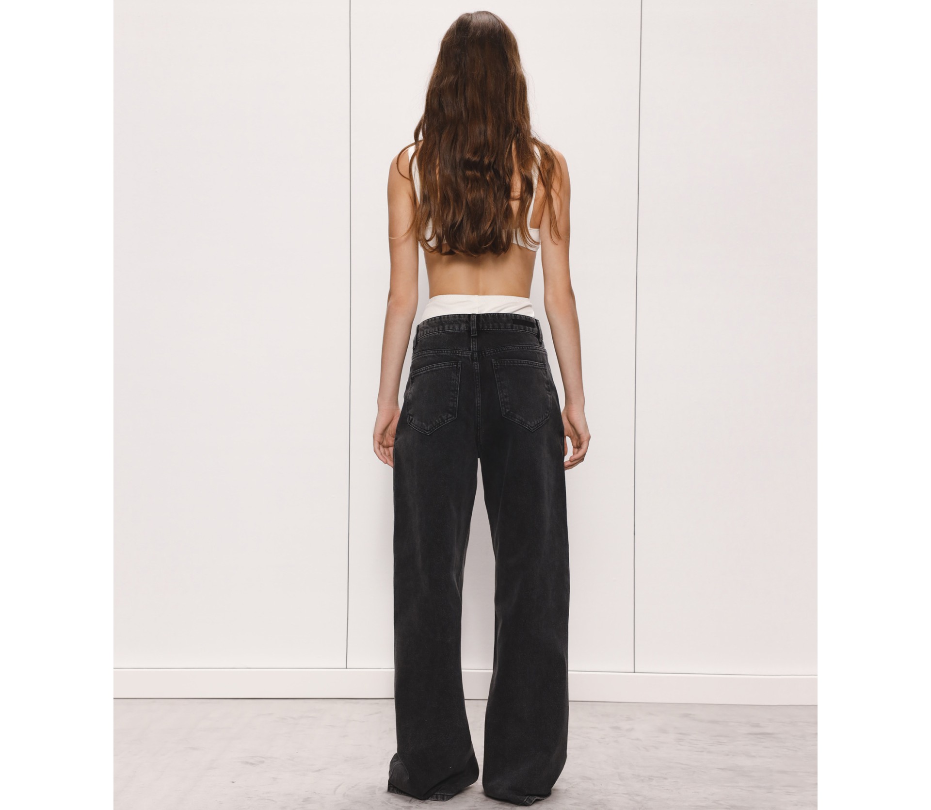 ДЖИНСИ З ПЕРЕХРЕЩЕНОЮ ТАЛІЄЮ