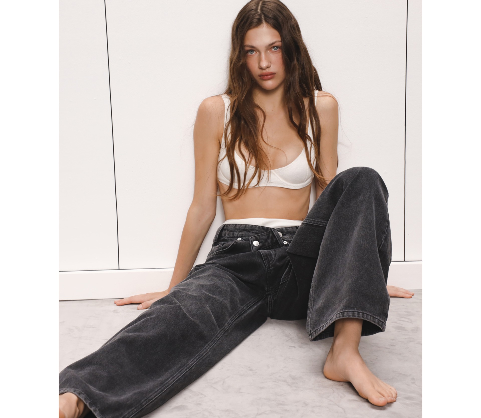 ДЖИНСИ З ПЕРЕХРЕЩЕНОЮ ТАЛІЄЮ