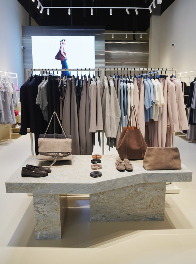 PAPAYA store interior